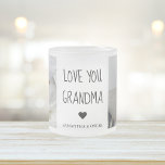 Modern Collage Photo Kärlek You Grandma Best Gift Frostad Glasmugg<br><div class="desc">Ett modernt kollage-foto av dig och din mormor kan vara perfektens gåva för att visa henne hur mycket du kärlek och uppskattar henne. Denna unika och tankeväckande gåva är ett underbart sätt att bevara dina speciella minnen tillsammans och skapa ett vackert konstverk biet som hon kan visning i sitt hem....</div>