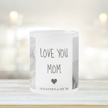 Modern Collage Photo Kärlek You Mamma Best Gift Frostad Glasmugg<br><div class="desc">Om du är tittar för en hjärtlig och meningsfull gåva för att visa kärlek och uppskattning för mamma, kan ett modernt kollage-foto vara ett underbart val. Ett modernt kollage-foto är ett unikt och kreativ sätt att visning dina favoritminnen med mamma. Vanligtvis innebär det att flera foton kombineras till en konstnärlig...</div>