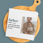Modern Collage Photo Lycklig Fars dag Gift Kökshandduk<br><div class="desc">Ett modernt foto med grönt från lycklig Fars dag kan vara ett vackert och meningsfullt sätt att visa pappa hur mycket han elak till dig. Få kreativ och ha roligt att sammanställa en personlig och tankfull gåva som han kommer att uppskatta i flera år för komen.</div>