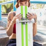 Modern Coola Grönt White Tävla Rand Monogrammed  Mini Skateboard Bräda 18,5 Cm<br><div class="desc">Skapa din egen anpassningsbar, personlig, modern, coola, snyggt, smart grönt och vit tävla rand, typmodellskript för elegant, bästa möjliga kvalitet för hård sten-maple-tävlingsformad skateboard. Om du vill anpassa skriver du bara in ditt namn / monogram / initialer. När du lägger till/utformar kan du se en förhandsvisning av hur du skapar,...</div>