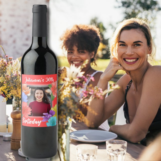 Modern Coral Red Blommigt Lycklig 30års födelsedag Vinflaska Etikett (Skapare uppladdad)