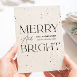 Modern Cream Merry och Bright non-Photo Julkort<br><div class="desc">Modern helgdag-kort med "Merry and Bright" som visas i svart text och krämbakgrund med subtle black dots (snö). Anpassa framsidan av kortet för helgdag utan foto med din familj namn och året i svart skrift. Kortet återgår till visning av ditt personliga meddelande med svart text eller lämnar det tomt för...</div>