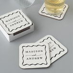 Modern Cream och Black Vågigt Ram Bröllop Underlägg Papper Kvadrat<br><div class="desc">Lägg till en snyggt vid din bröllopsmottagning, repetitionsmiddag, förlovningsfest eller möhippa med dessa Modern Cream och Black Vågigt Ram pappra underlägg. Bröllop underlägg visningen på parets namn i fet svart text omgiven av ett svart vågigt gräns som kontrasterar mot en ljusgräddbakgrund. Trendiget bröllop underlägg var designat att samordna med vår...</div>