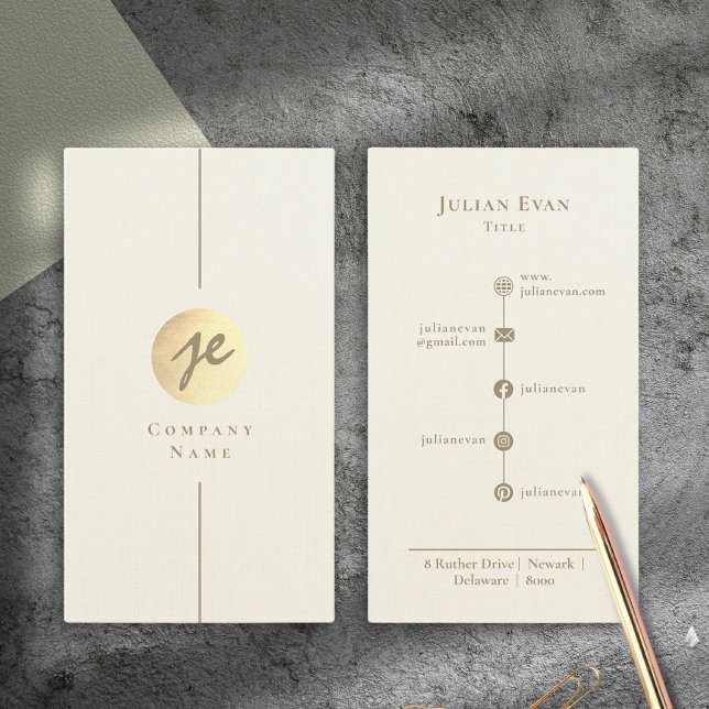 Modern Creamy White & Guld Luxe Script Monogram Visitkort (Modern Creamy White & Gold Luxe Script Monogram Business Card)