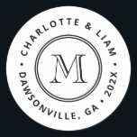 Modern Custom Name Date Monogram Wedding Runt Klistermärke<br><div class="desc">Elevate your wedding stationery and thank you cards with this customizable round sticker. The modern,  minimalist design featuring a monogram of the couple's initials and wedding date adds a touch of timeless elegance.</div>