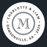 Modern Custom Name Date Monogram Wedding Runt Klistermärke<br><div class="desc">Elevate your wedding stationery and thank you cards with this customizable round sticker. The modern,  minimalist design featuring a monogram of the couple's initials and wedding date adds a touch of timeless elegance.</div>