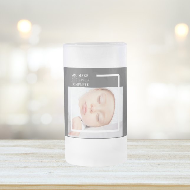 Modern Cute Baby Photo | Beauty Quote Frostat Ölglas (Skapare uppladdad)