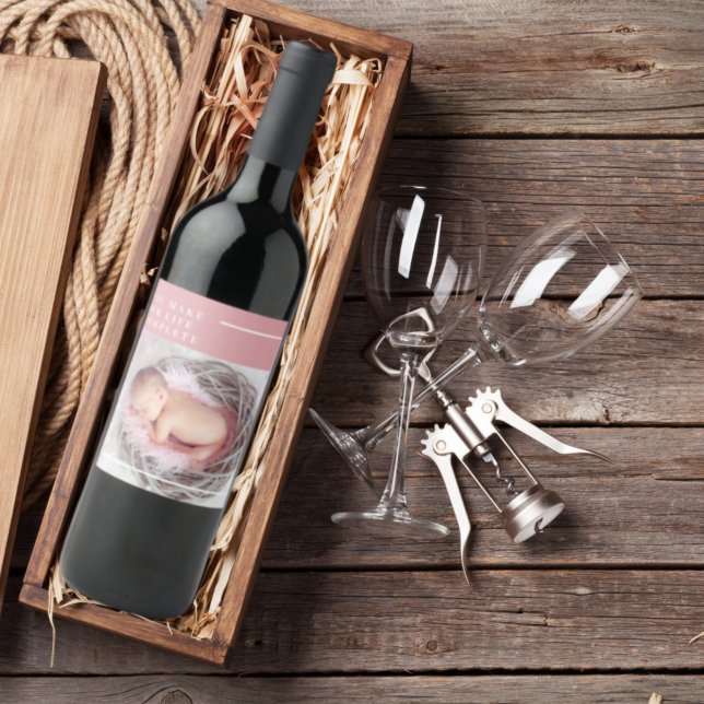 Modern Cute Baby Photo | Rosa och vit | Offert Vinflaska Etikett (Skapare uppladdad)