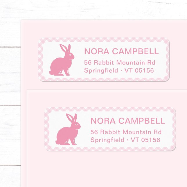 Modern Cute Baby Rosa Bunny Gingham Returadress Returadress Etikett (Modern, cute baby pink bunny return address label with classic gingham checks background.)
