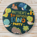 Modern Cute Dino Dinosaur-Barn Födelsedagsfest Knapp<br><div class="desc">Sammansatt av roligt sans serif handskriven typografi; Cute T-REX dinosaurs i bakgrunden Detta är designat av Select Party Supplies,  exklusiv för Zazzle. Finns här: http://www.zazzle.com/store/selectpartysupplies</div>