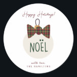 Modern Cute God jul Stickers Runt Klistermärke<br><div class="desc">Din gåva märkre kommer att stå ut den här säsongen med den här söta,  roligt buffalo-prydnaden och Glad helg i ett sött,  minimalt kalligrafiskript. Anpassa enkelt din personliga information till bästa Helgdag någonsin!</div>