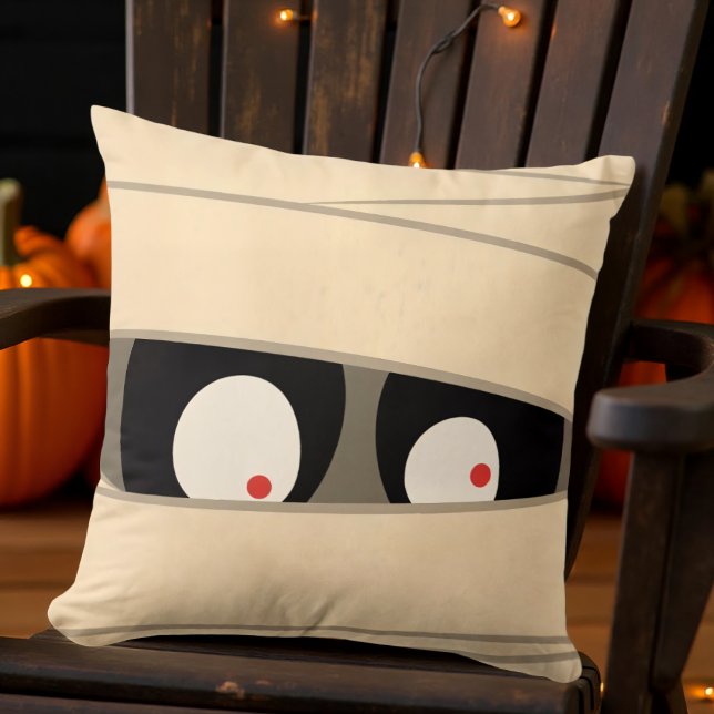 Modern Cute Mummy Monster Halloween Kudde (Skapare uppladdad)