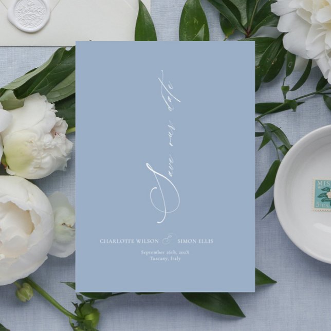 Modern Daety Calligraphy Dusty Blue Bröllop Spara Datumet (elegant script dusty blue wedding invitation card, dainty blue wedding save date card, timeless )