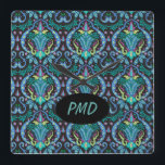 Modern Damask Art Deco Black Turcos Blue Namn Fyrkantig Klocka<br><div class="desc">Anpassa din klocka med ett monogram initialer eller ett namn för en vacker dekorativ dekoration. Du kan enkelt ta bort ovalen och texten om du föredrar det utan att behöva anpassa texten. Utformningen skapas med den feta färgerna svart och turkosa tealblått med beröring av magenta och chartreuse lime green. Den...</div>