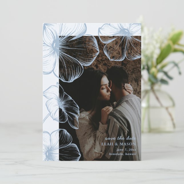 Modern dammig blå blomsterfoto elegant bröllop spara datumet (Stående Fram)
