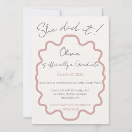 Modern dammig rosafärgad Hon gjorde det - examensf Inbjudningar