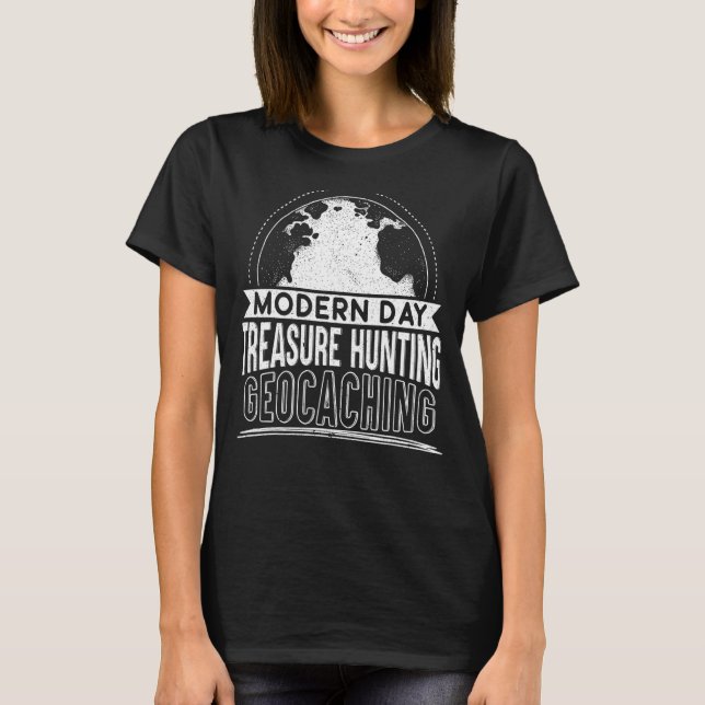 Modern Day Treasure Hunting Geocaching Geocacher G T Shirt (Framsida)