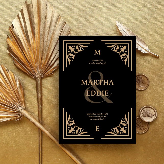 Modern Deco | Svart och Guld Foto Bakgrund Bröllop Spara Datumet (Modern deco black and gold save the date with photo back showcases your wedding date with elegance.)