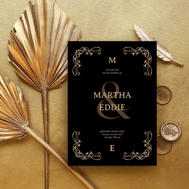 Modern Deco | Svart och Guld Foto Bakgrund Bröllop Spara Datumet (Modern deco black and gold save the date with photo back showcases your love with elegant flair.)