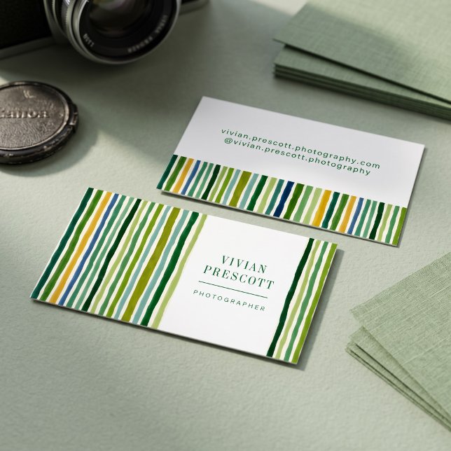 Modern design med handmålad rand visitkort (Simulated business cards on table)