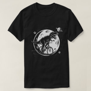 Modern dinosaur på en bike i Himmel med Måne-funny T Shirt