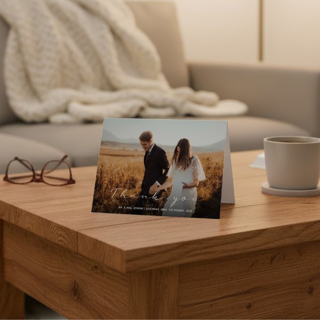 Modern, ditt bröllop-fotokort tack kort (Modern, your wedding photo card with message inside.)