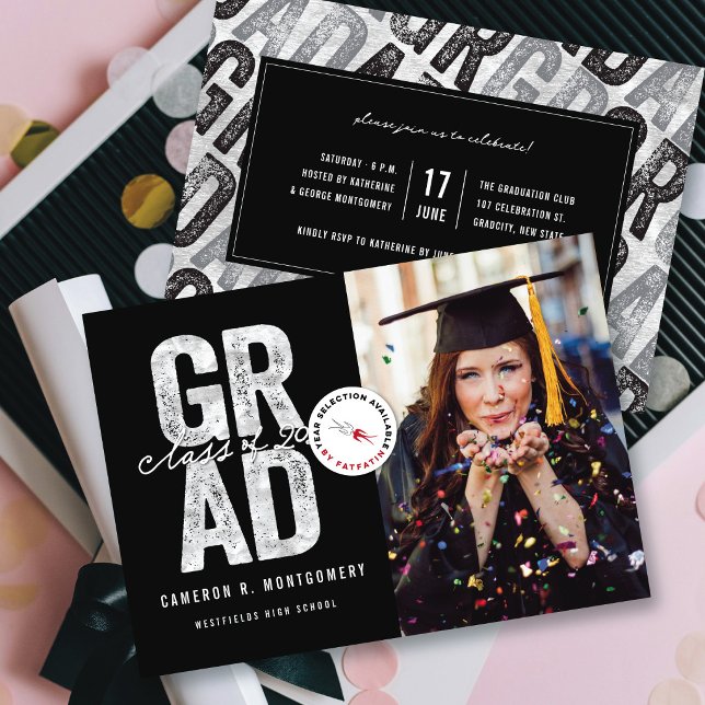 Modern djärv Snyggt i Silver GRAD, foto Studenten Meddelande (Modern Bold Silver Faux Foil GRAD Stylish Photo Graduation Announcement @ zazzle.com/color_therapy)