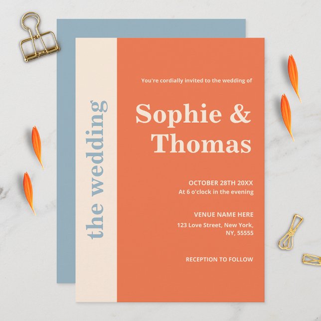 Modern djold typografi Bröllop Apricot Dusty Blue Inbjudningar (Skapare uppladdad)