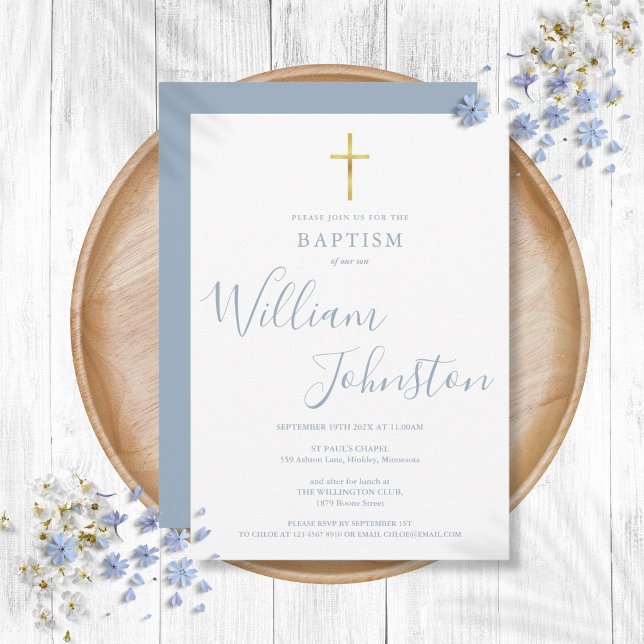 Modern dopdagsfästelse Guld kors dammig blå Inbjudningar (Modern Baptism Christening Gold Cross Dusty Blue Invitation)