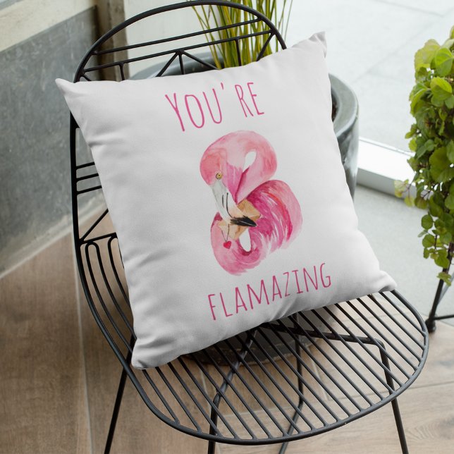 Modern du står inför Rosa Flamingo Kudde (Skapare uppladdad)