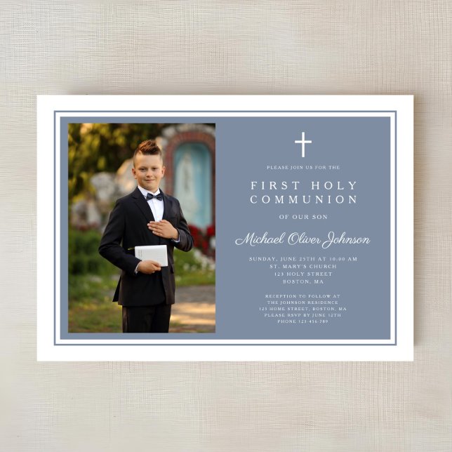Modern Dusty Blue Boy Photo First Communion Inbjudningar (Modern Dusty Blue Boy Photo First Communion Invitation)