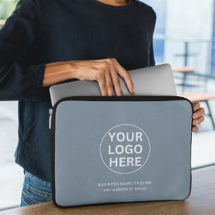 Modern Dusty Blue Business Logotyp & Text Promo Laptop Fodral