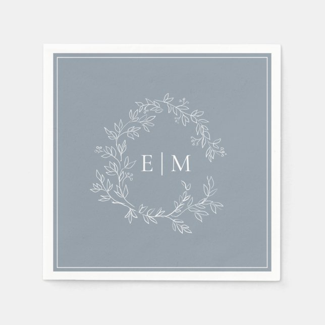 Modern Dusty Blue Leafy Vapensköld Monogram Bröllo Pappersservett (Framsidan)