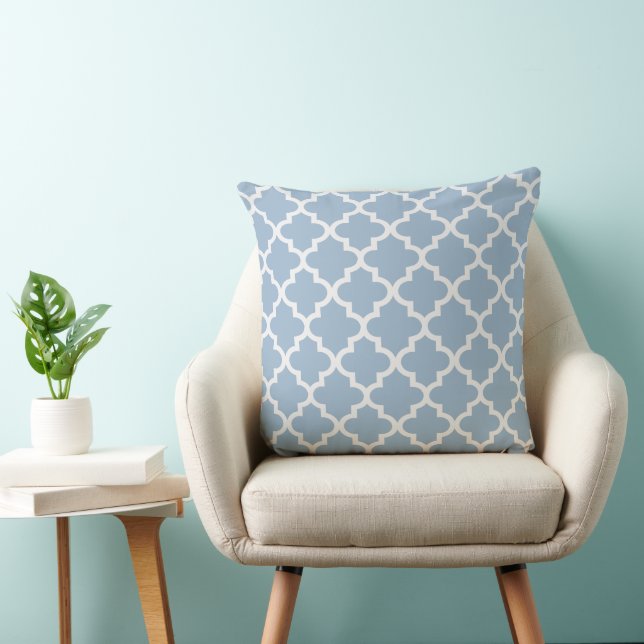 Modern Dusty Blue och White Quatrefoil Mönster Kudde (Stol)
