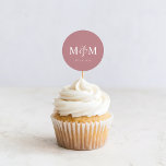 Modern Dusty Ro Monogram Bröllop kuvertförsegling Runt Klistermärke<br><div class="desc">Skriv in din personliga beröring på din bröllop-korrespondens med vår moderna Dusty Ro Monogram-kuvertförseglingar. I chic kombinerar snyggt sälar en monograms tidlösa elegans med den contemporary skönheten hos dammiga ro,  skapar dem den perfekt som avslutar hand för dina bröllopsinbjudningar och tacknämliga anteckningar.</div>