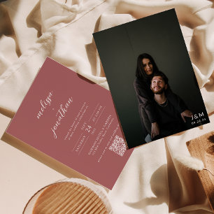 Modern Dusty Ro Photo Monogram QR-kod Bröllop Inbjudningar