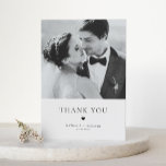 Modern Elegance Black Typography Bröllop Tack<br><div class="desc">Tack för ditt kort för den moderna elegance Black Typography Bröllop | Skicka ett tack till familj och vänner för att de är en del av din speciella dag med anpassadet bröllop tack. Den har minimalistisk typografi med hjärtillustration. Skriv ditt favoritfoto bröllop längst fram på kortet och lägg till ytterligare...</div>