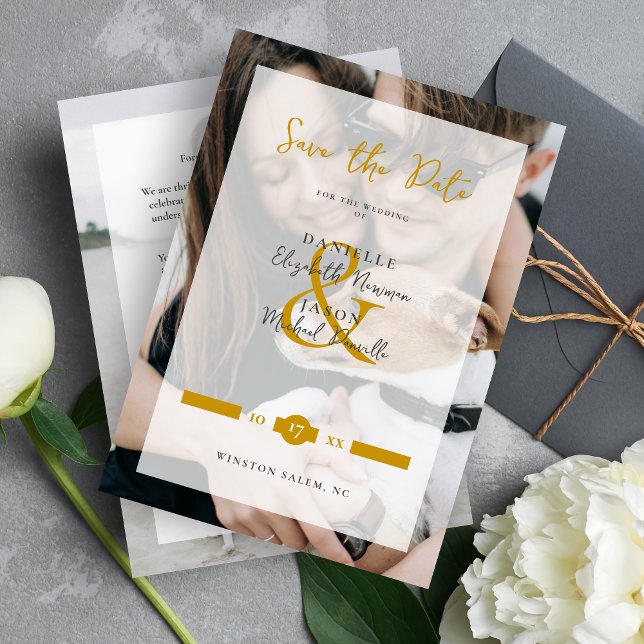 Modern Elegance Golden Typography Script 2 Photos Spara Datumet (Modern Elegance Golden Typography Script 2 Photos Save the Date Card.)