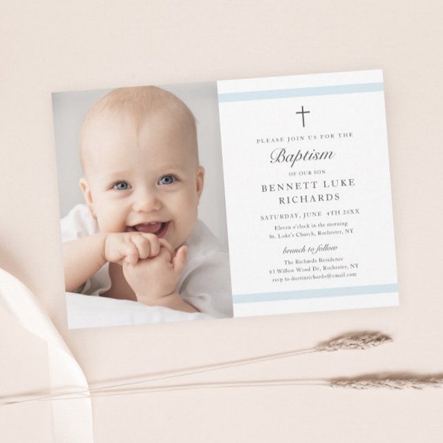 Modern Elegans Pojkfoton Döpelse Inbjudningar (Modern boys photo baptism invitation with elegant script and minimal religious cross and typography.)