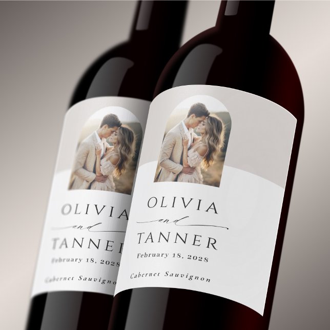 Modern Elegant Arch Photo Neutralt Beige Bröllop Vinflaska Etikett (Skapare uppladdad)
