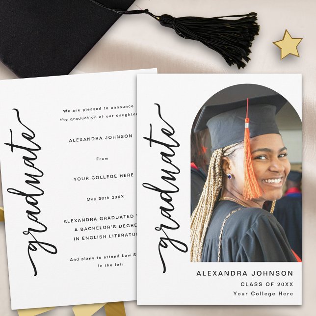 Modern Elegant Båge Foto Meddelande (Modern elegant arch photo white and black script graduation announcement card)