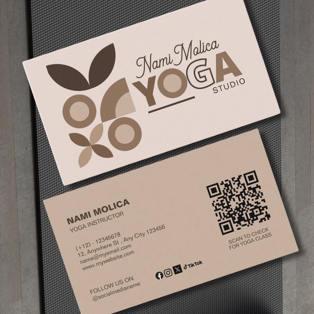 Modern Elegant Beige Brown Aesthetic Yoga Studio Visitkort (Skapare uppladdad)