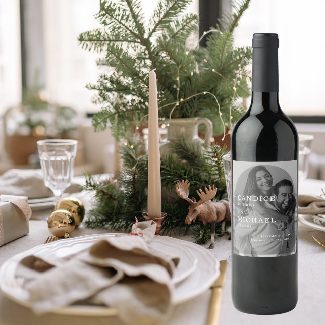 Modern Elegant Black and White Arch Photo Bröllop Vinflaska Etikett (Skapare uppladdad)