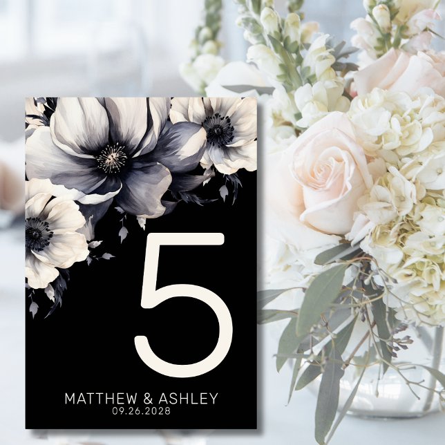 Modern Elegant Black Blommigt Bröllop Bordsnummer (Modern Elegant Floral Black White Wedding Table Number)