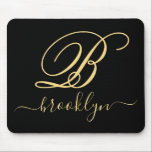 Modern Elegant Black Guld handskriven monogrammad Musmatta<br><div class="desc">Modern,  minimalistisk svart och guld personlig namn monogrammad mousserande. Den har en inledande monogram i stil-typsnitt och söt-handskriven namn-textmall i guld,  vit färg på svart bakgrund. Underbar personlig,  feminin gåva. Kontakta mig om du behöver hjälp eller matchande artiklar.</div>