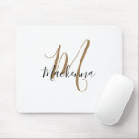 Modern Elegant Black Guld Monogram Script Girly Mo Musmatta<br><div class="desc">Modern Elegant Black Guld Monogram Script Girly Mouse Pad. Anpassa den här elegantens monogrammade vita musmattdesign med ditt namn och monogram från början i en typografi av chic,  trendig och giftigt skript. Perfektens gåva till henne.</div>
