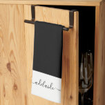 Modern Elegant Black White Script Namn Monogram Kökshandduk<br><div class="desc">Modern Elegant Black White Script Namn Monogram kökshandduk. Anpassa den här snyggten till manusskrivtypografi i monogramkökshandduk med ditt monogram namn. Perfektens gåva till henne.</div>