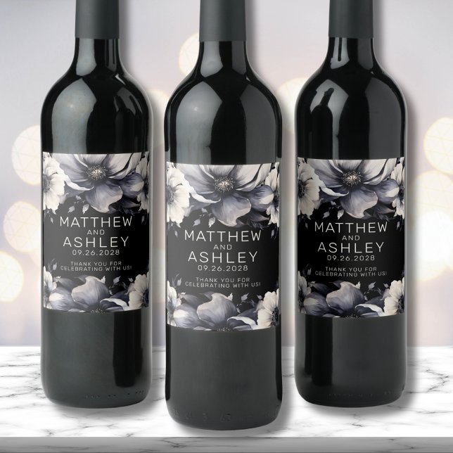 Modern Elegant Blommig Svart Vit Bröllop Vinflaska Etikett (Modern Elegant Floral Black White Wedding Wine Label)