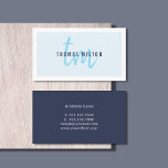 Modern Elegant Blue White Monogram Consultant Visitkort<br><div class="desc">Modern mall för visitkort med fullt anpassade och monogram. Elegants- och coolans utformning. Perfekt för eventuella professioneller.</div>