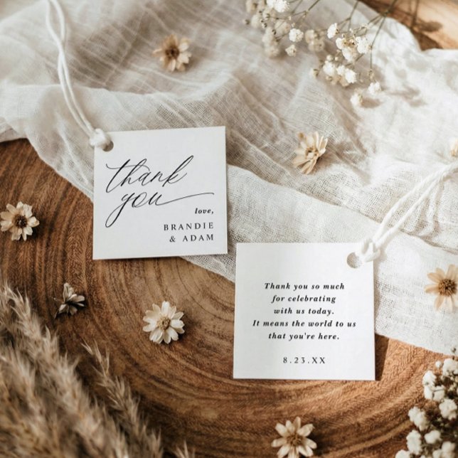 Modern Elegant Bröllopskort med Tack Gåvor Etiketter (Personalized wedding favor thank you tags featuring modern script calligraphy in a simple design.)